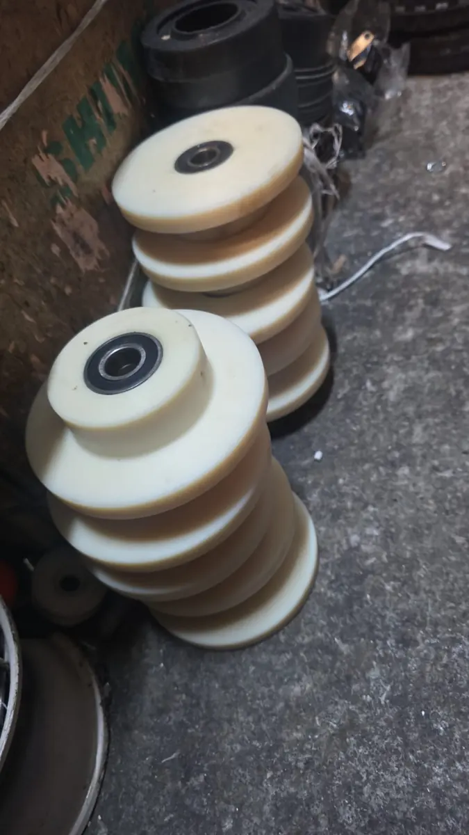 Poleas de nylamid apiladas con baleros
