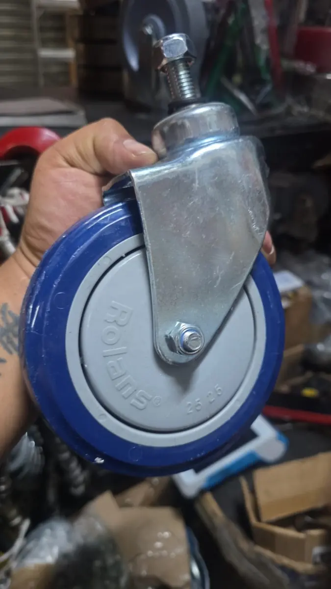 Rueda de poliuretano azul con espiga roscada