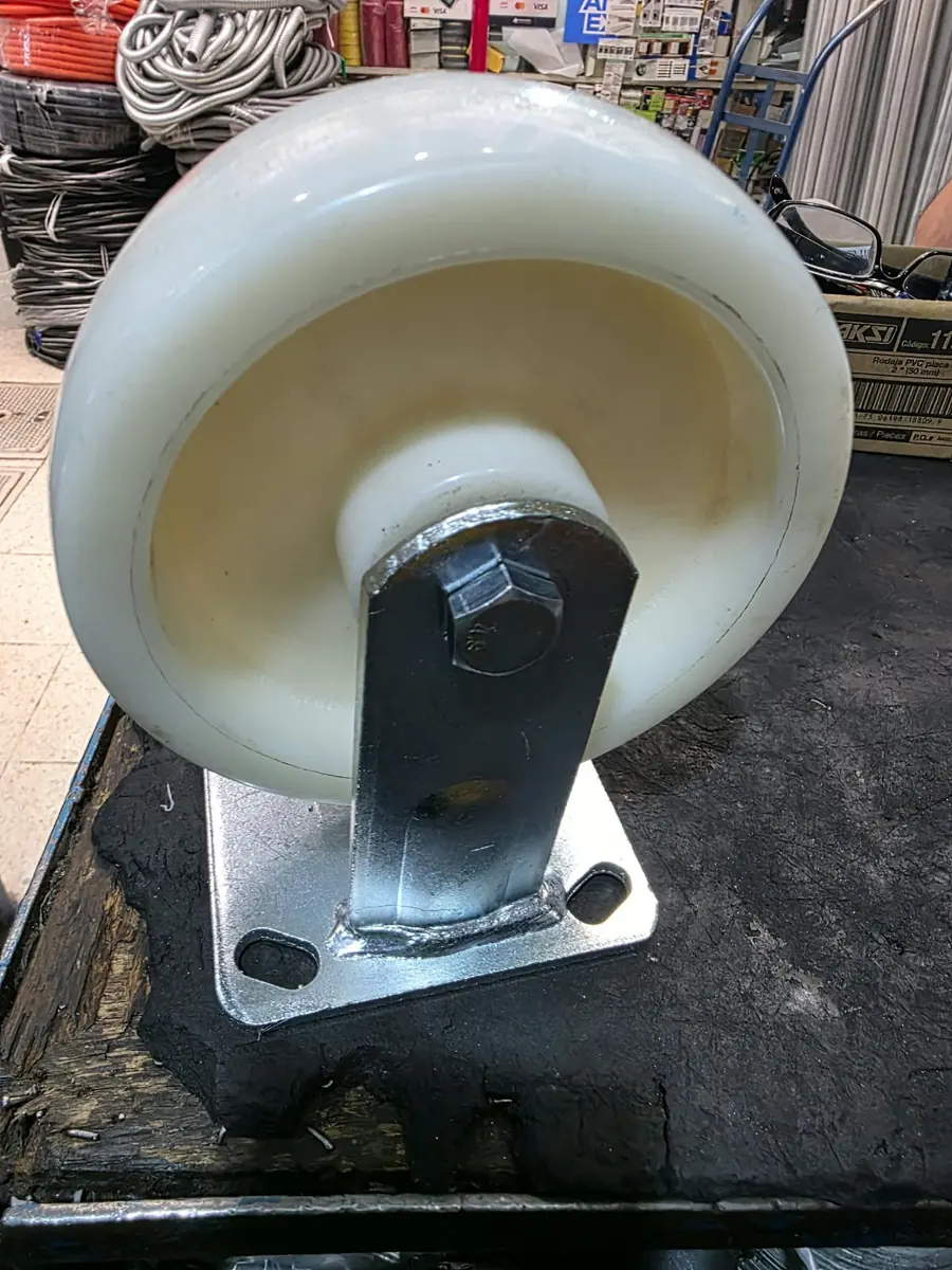 Rueda de nylamid con placa base fija