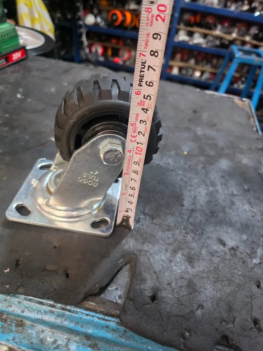 Rueda de hule con taco medida con regla