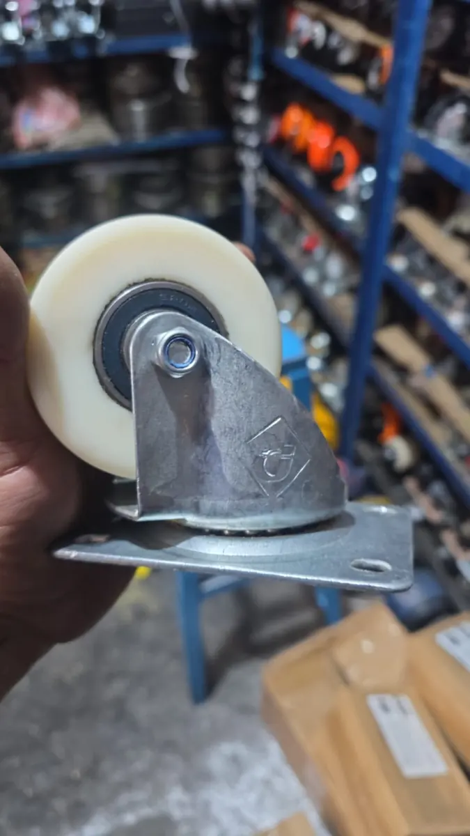Rueda de nylamid con horquilla