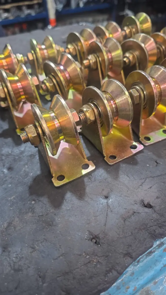 Poleas metálicas con soporte